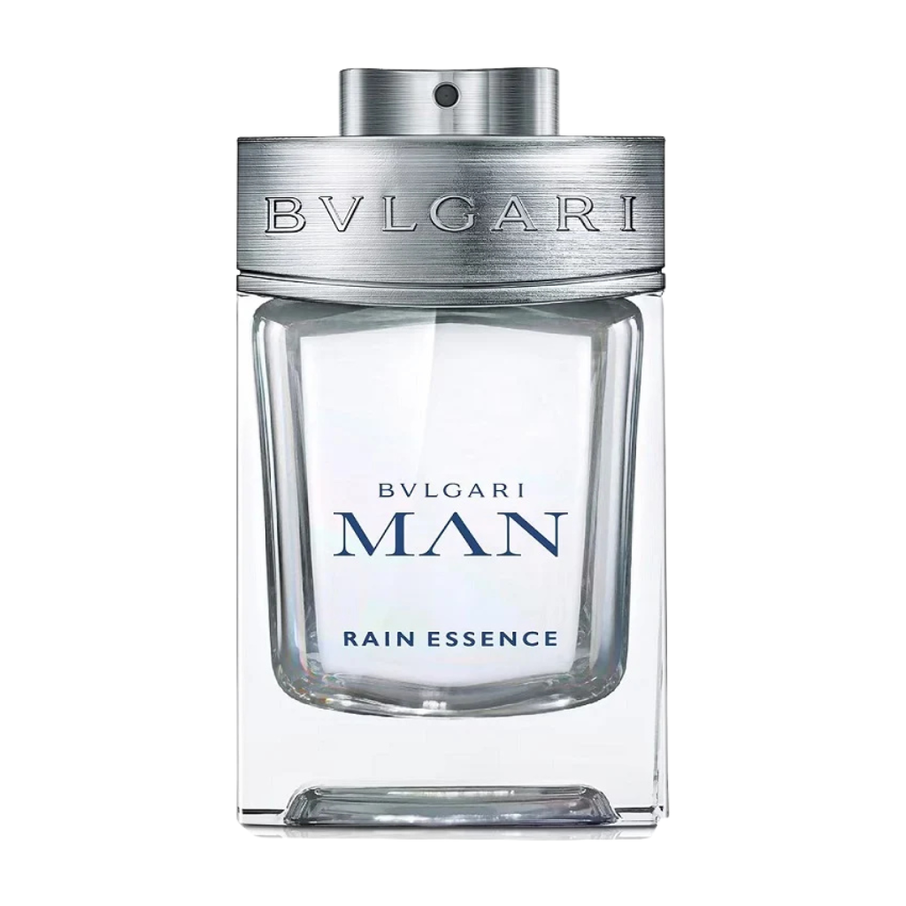 Flacon de parfum Bvlgari Man Rain Essence, vue de face sur fond uni